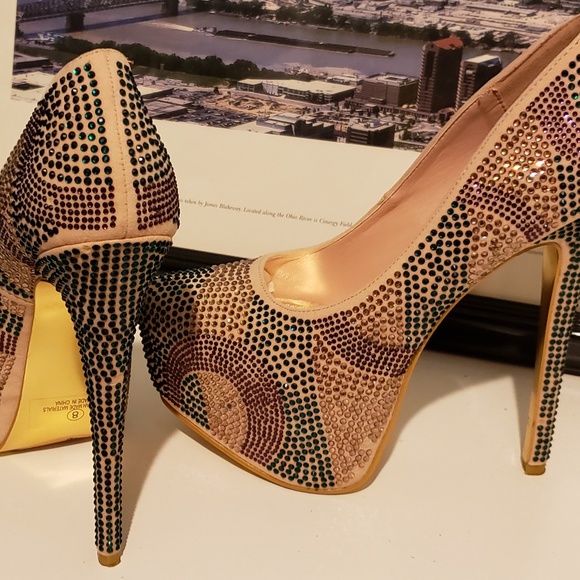 Special Occassion or Holiday Heels - Picture 3 of 3